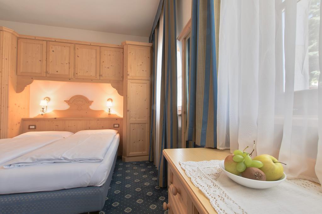 Garni La Dorada Aparthotel Колфоско Стая снимка