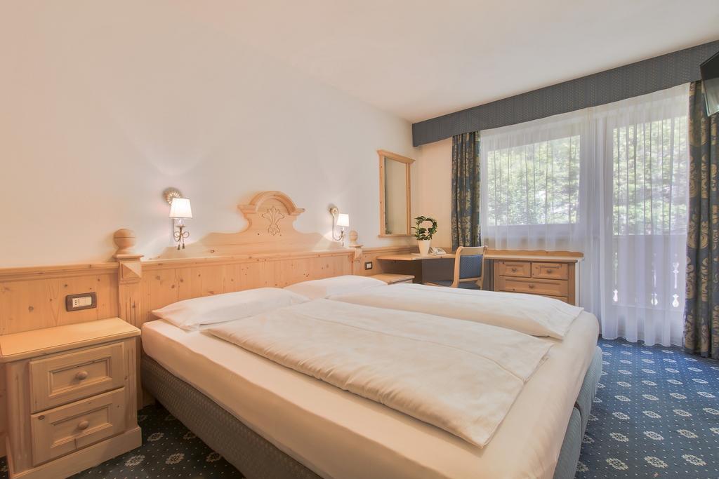 Garni La Dorada Aparthotel Колфоско Екстериор снимка
