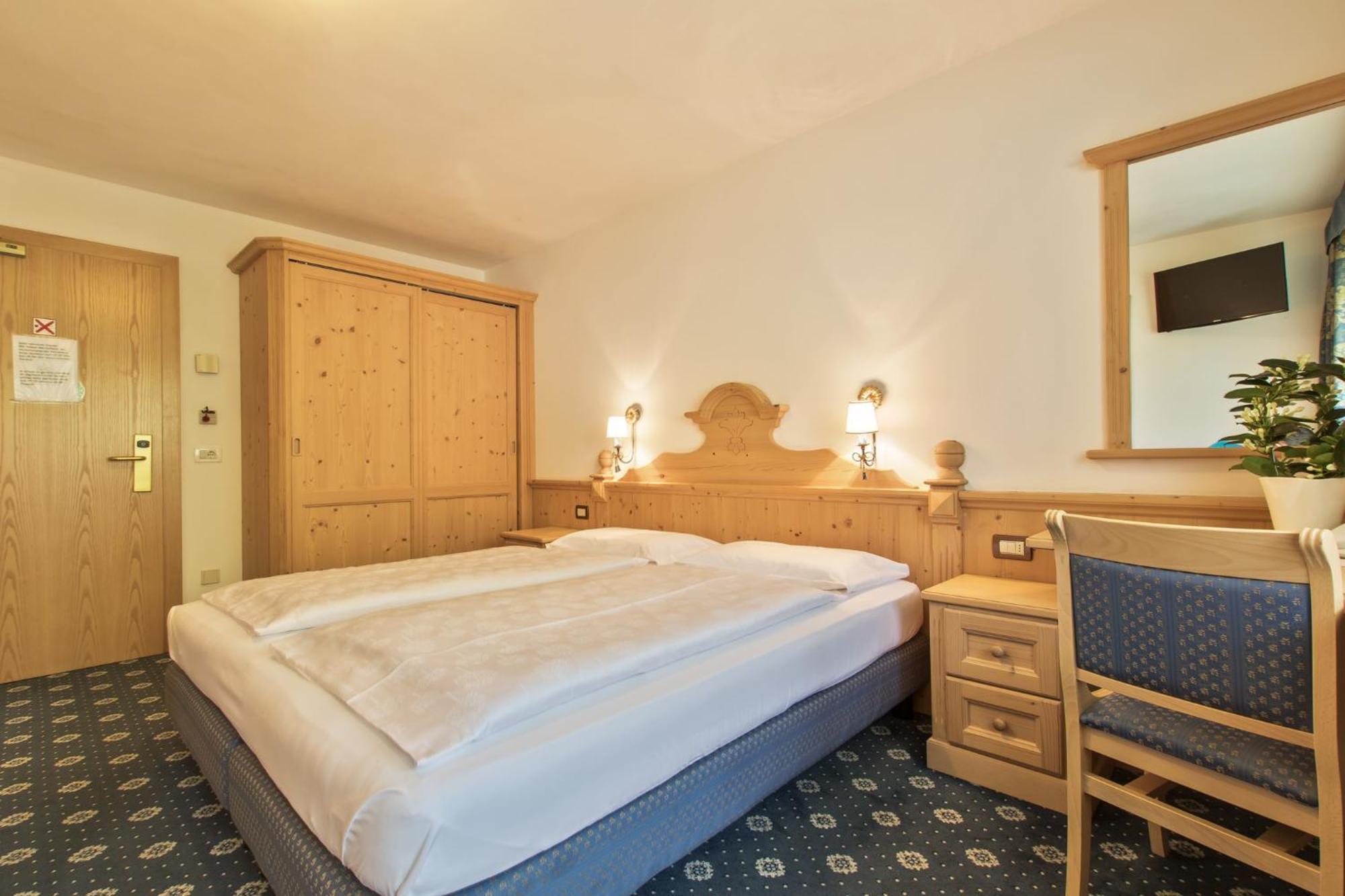 Garni La Dorada Aparthotel Колфоско Екстериор снимка